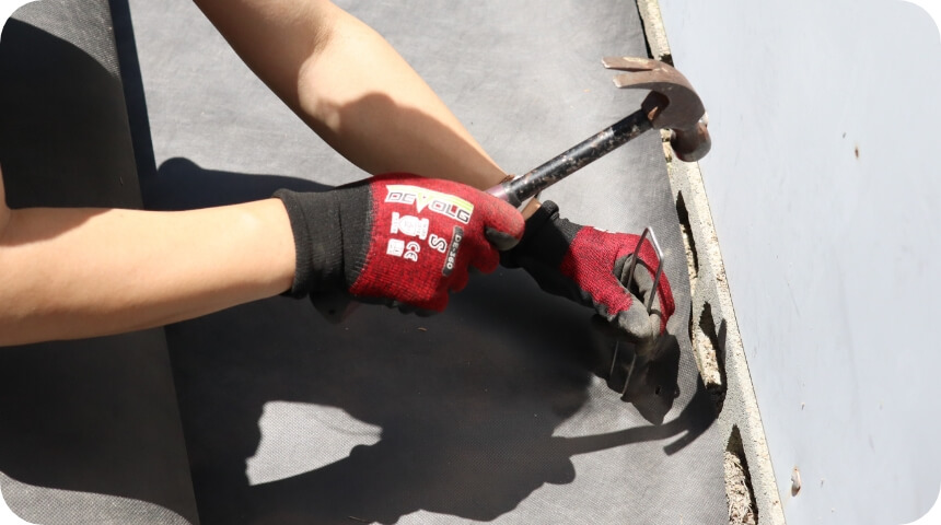 防草シートを設置する