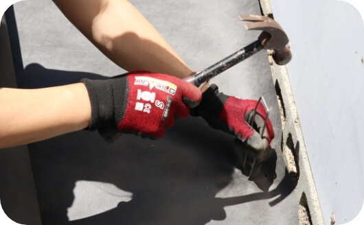 防草シートを設置する