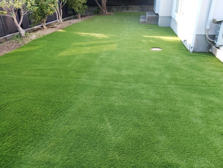 E様邸　芝丈30mm　お家周り