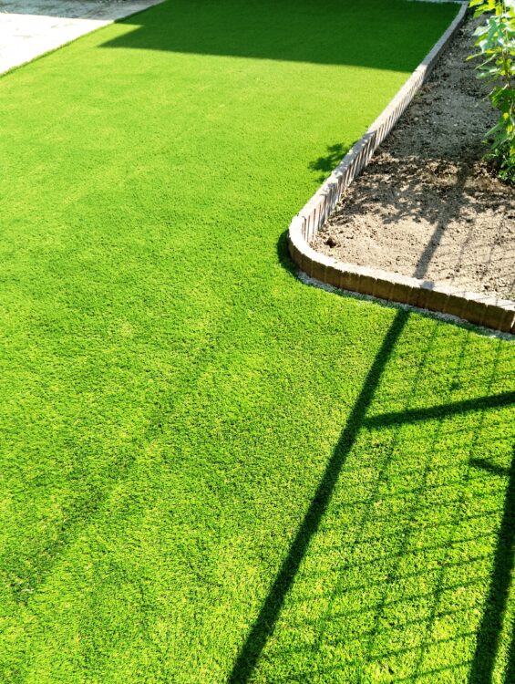 中古住宅のレンガタイル150枚を撤去！新婚ご夫婦の理想を叶える「フカフカ芝丈30mm」への劇的ビフォーアフター