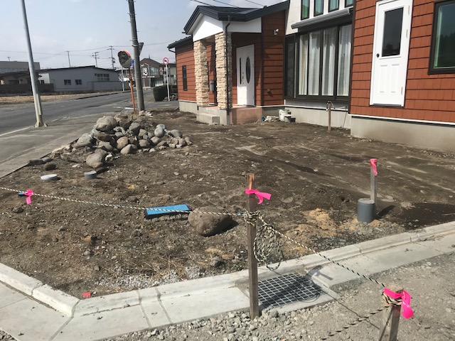 十和田市・施工前の新築住宅の前庭