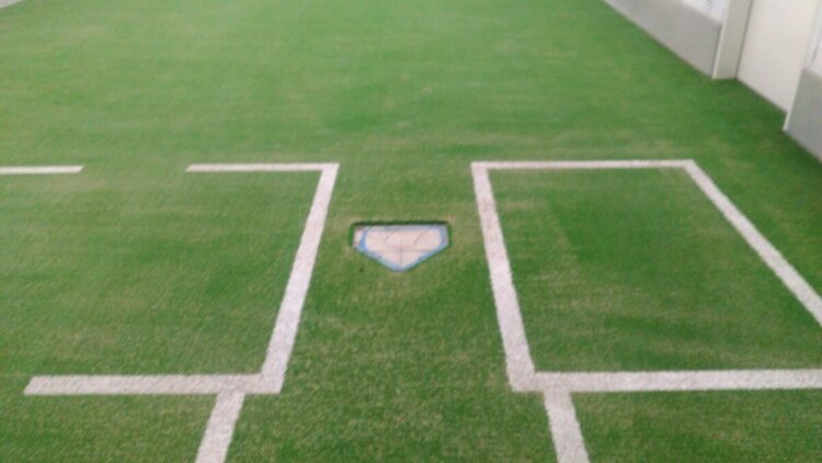 サッカー場・野球場など多目的グラウンドに、耐久性の高い人工芝を施工しました