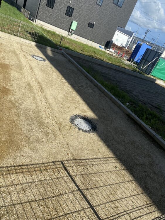 愛知県岡崎市・新築外構の土地が鮮やかな人工芝空間に一新