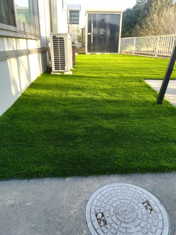 愛知県知多郡東浦町・砂利敷きの庭が鮮やかな人工芝空間に一新