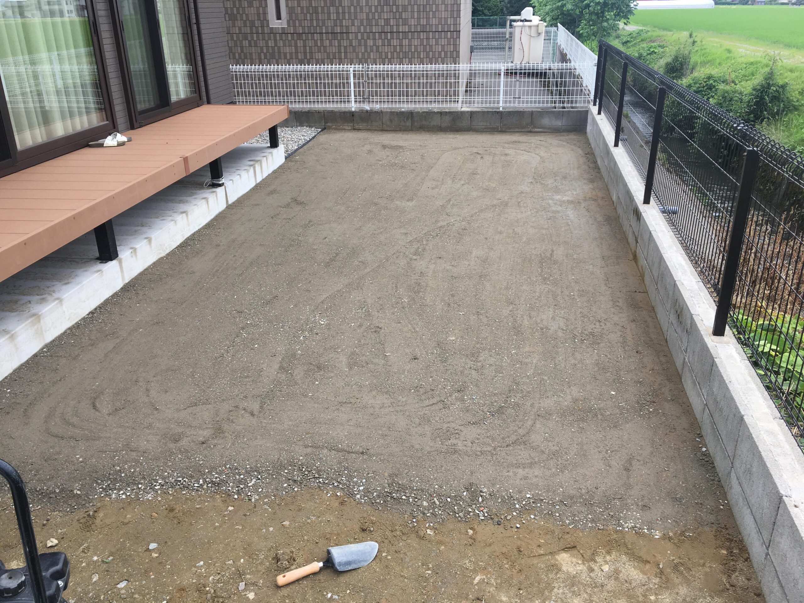 施工前:整地された裏庭