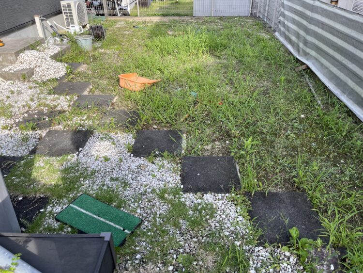 愛知県犬山市・雑草だらけのお庭が鮮やかな人工芝空間に一新