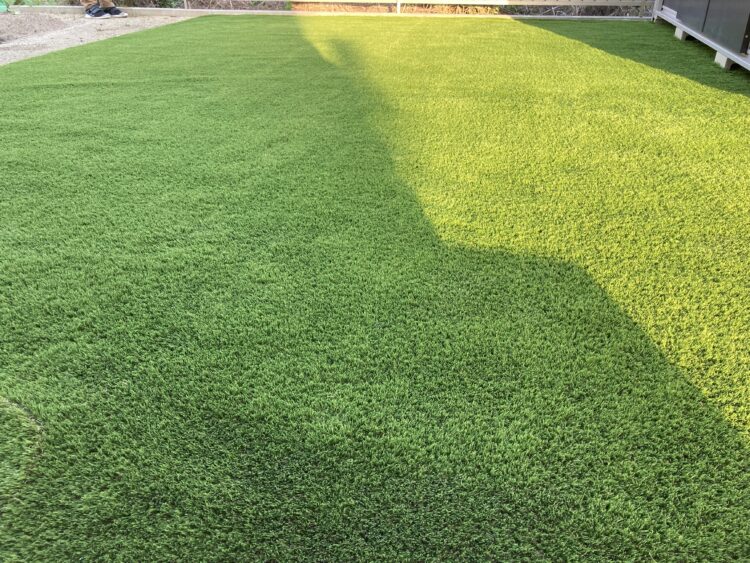 愛知県江南市・土のお庭が鮮やかな人工芝空間に一新