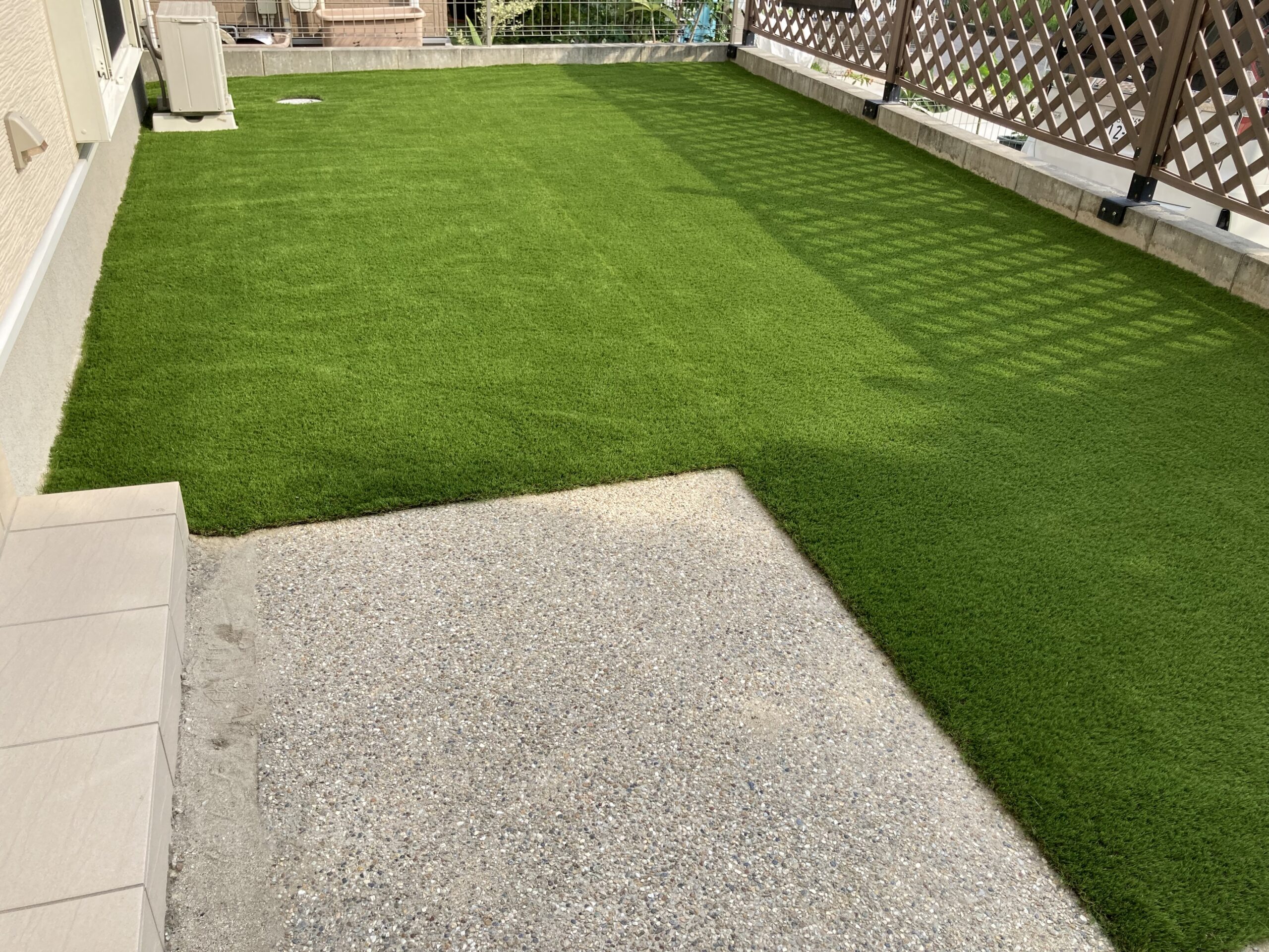 日進市・施工後の鮮やかな緑の人工芝スペース