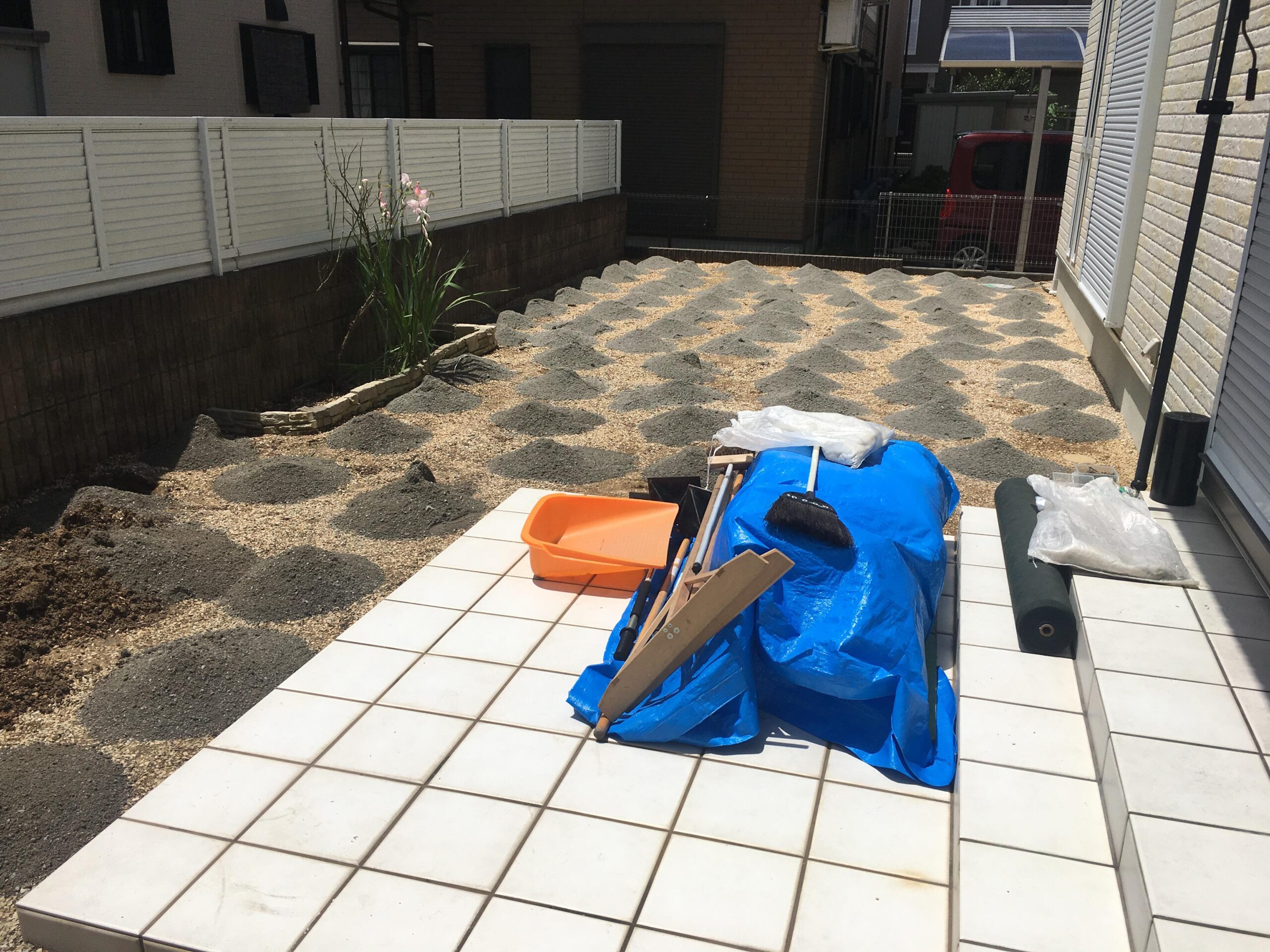 施工前：下地整備中の裏庭