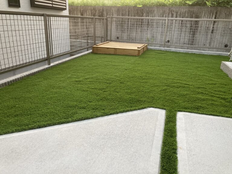 テラス脇の雑草対策に、水はけまで考えた緑のガーデン(施工後)