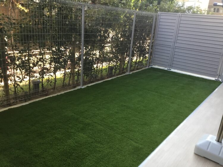 大阪府大東市・砂利敷きの専用庭が緑豊かな人工芝空間に一新