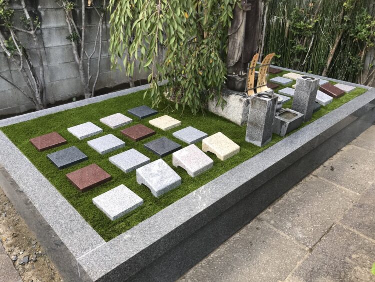 小さな展示スペースにも敷き込んだ人工芝｜京都市左京区の人工芝施工事例