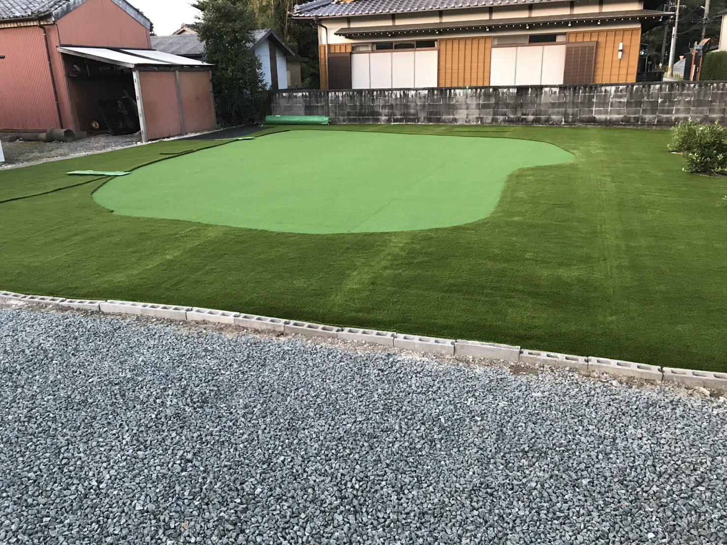 施工後:地上から見たパッティンググリーンの起伏